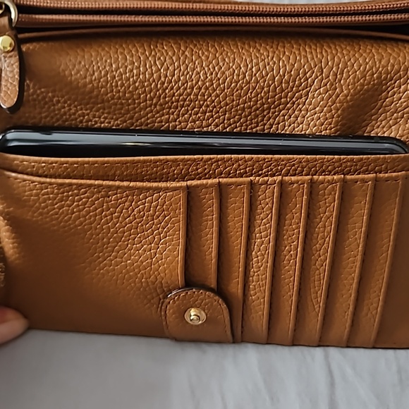 Michael Kors wallet and cell phone holder - Picture 6 of 6